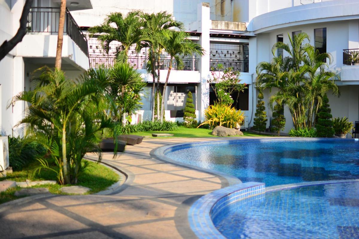 The Sun Hotel Sidoarjo Exterior photo